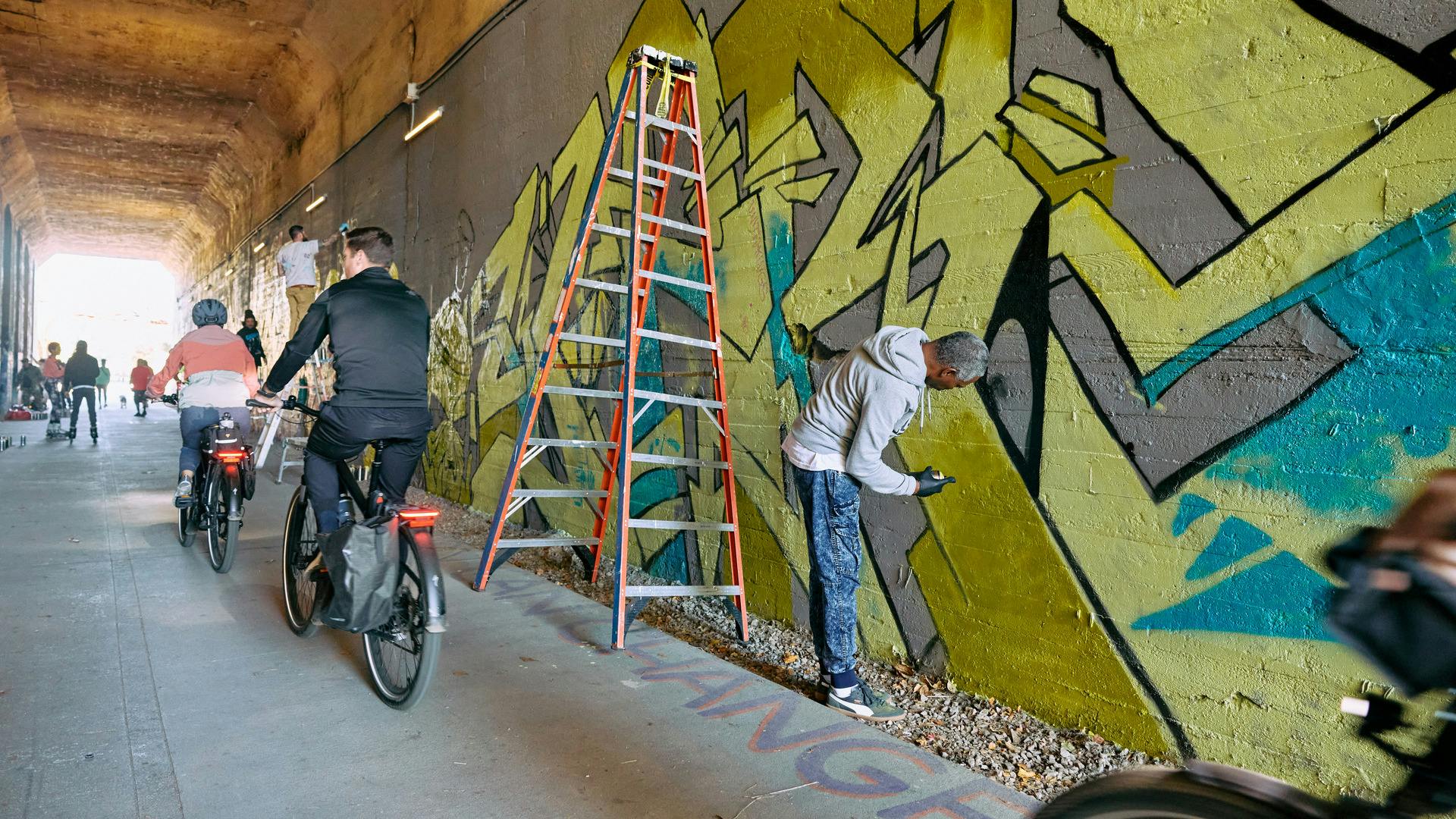 Stylewriting at Lee + Murphy tunnel with cyclists going by.